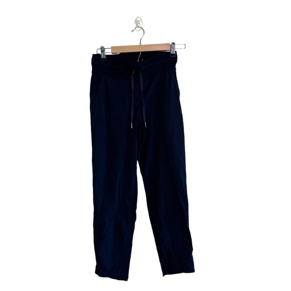 Lululemon woman’s Navy Blue dance studio crops 25” track pants - Picture 2 of 7